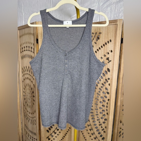 Socialite Gray Ribbed Buttoned Tank Top - Picture 2 of 5